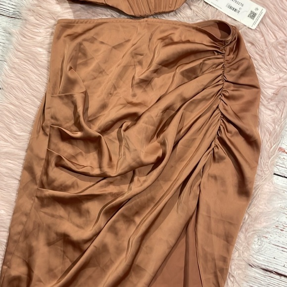 NWT Azazie x Kendall & Kylie Off Shoulder Stretch Satin Bronze Skirt Set - Picture 10 of 10
